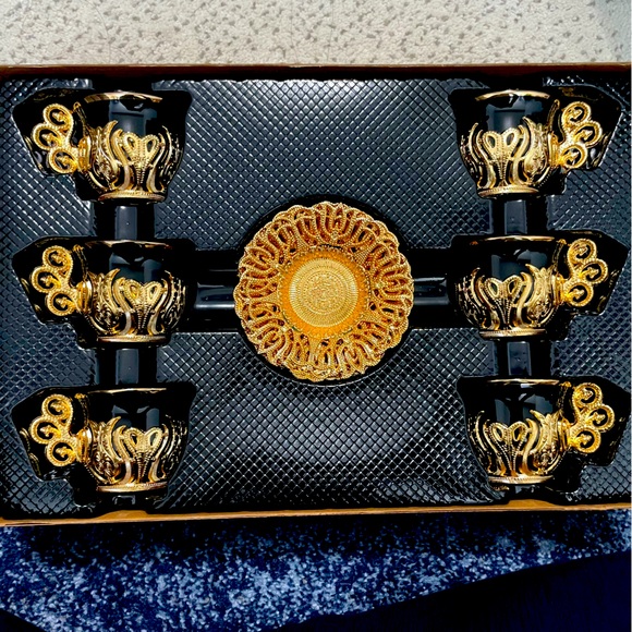 Beautiful gold and black Turkish tea cups with matching gold saucers - Picture 4 of 4